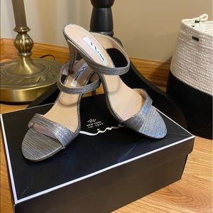 Nina New York silver sparky heels